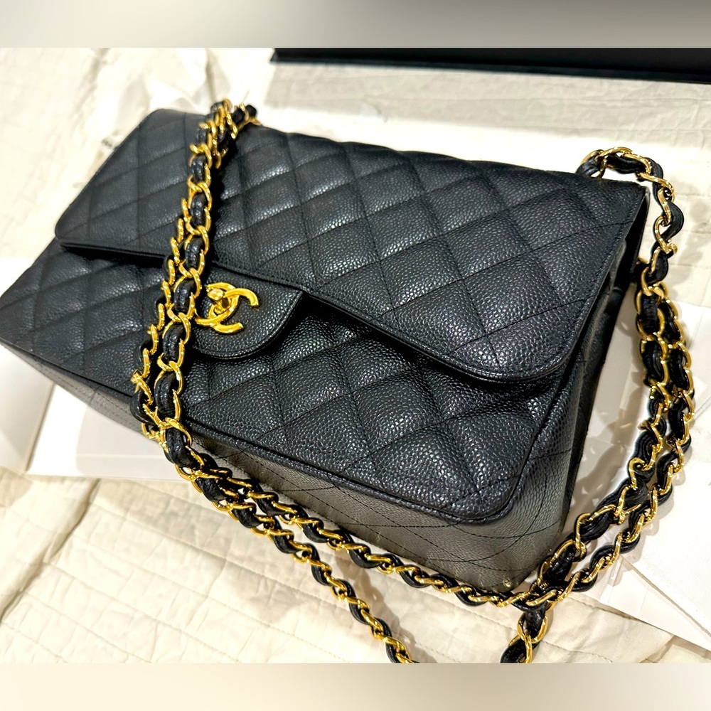 Chanel jumbo Classic Flap shoulder bag